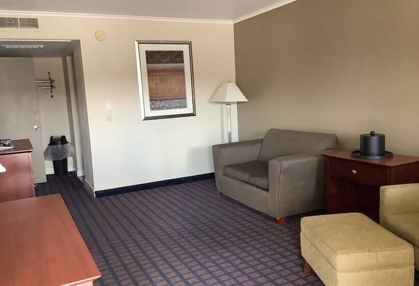 Silver Spur Vintage Inn & Suites