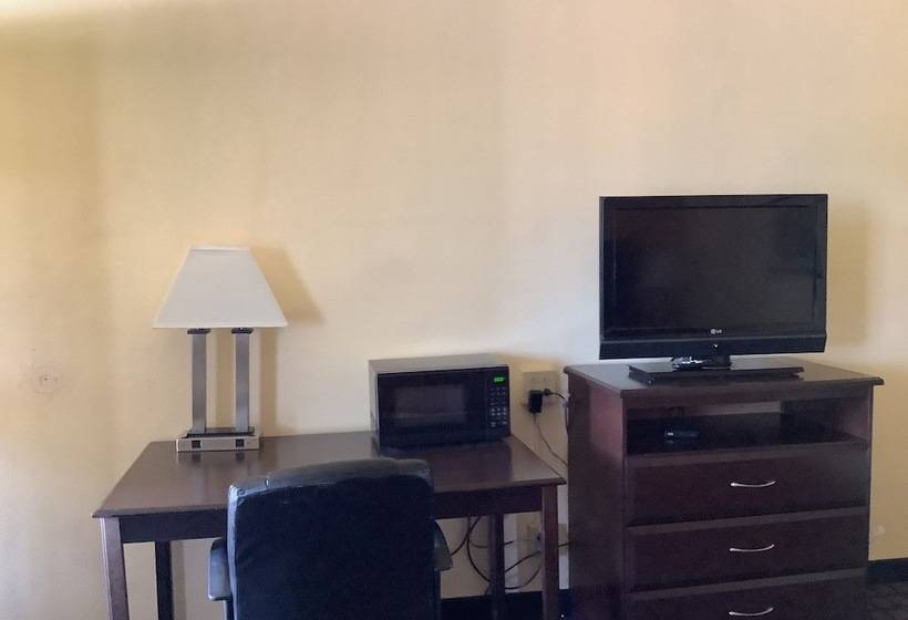 Silver Spur Vintage Inn & Suites