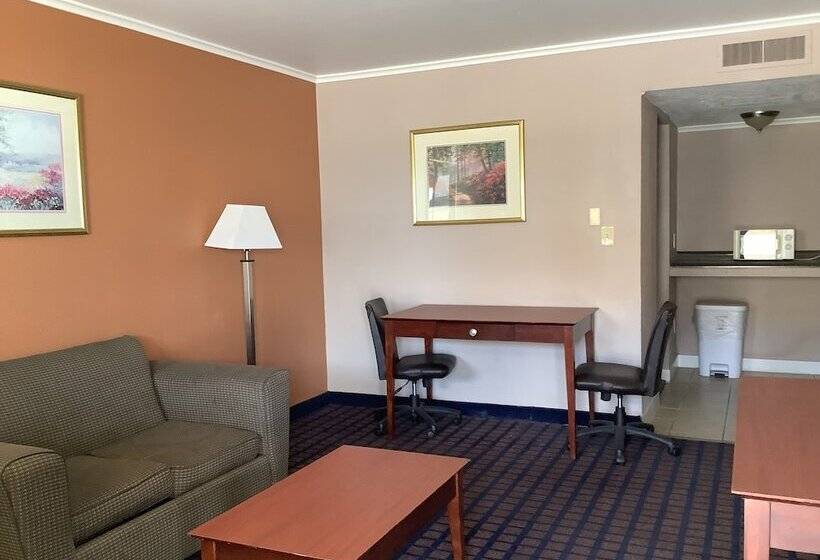 Silver Spur Vintage Inn & Suites