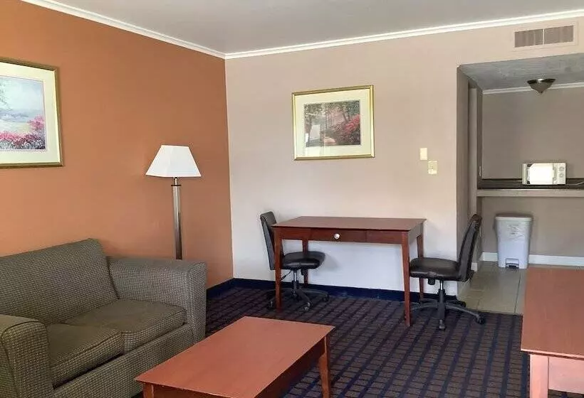 Silver Spur Vintage Inn & Suites