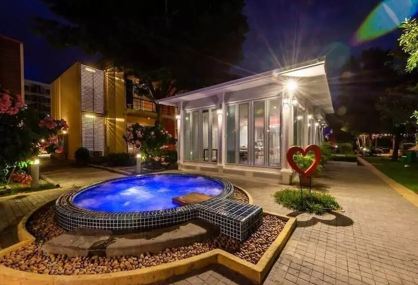 Hotelli Bangkok Grand Resort