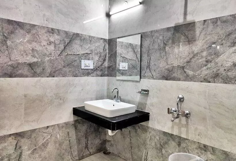 Hotelli Celebriti By Aransh Group