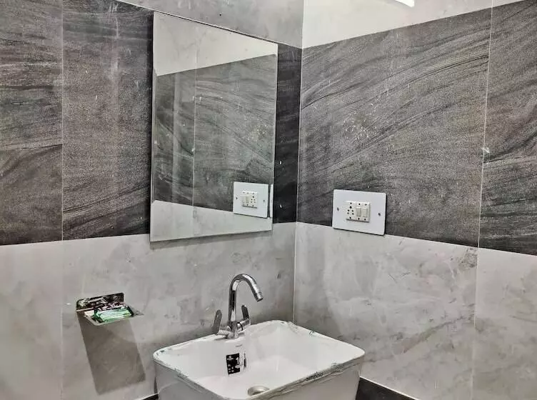 Hotelli Celebriti By Aransh Group