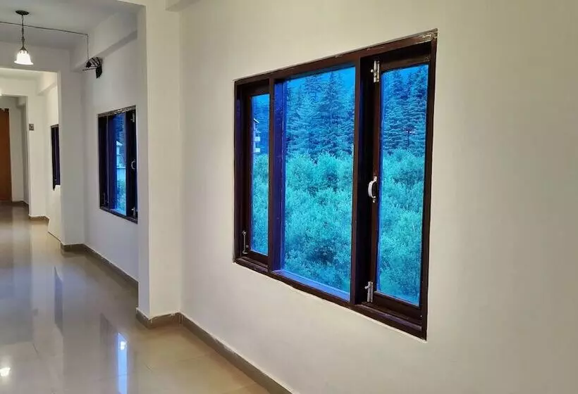 Hotelli Celebriti By Aransh Group