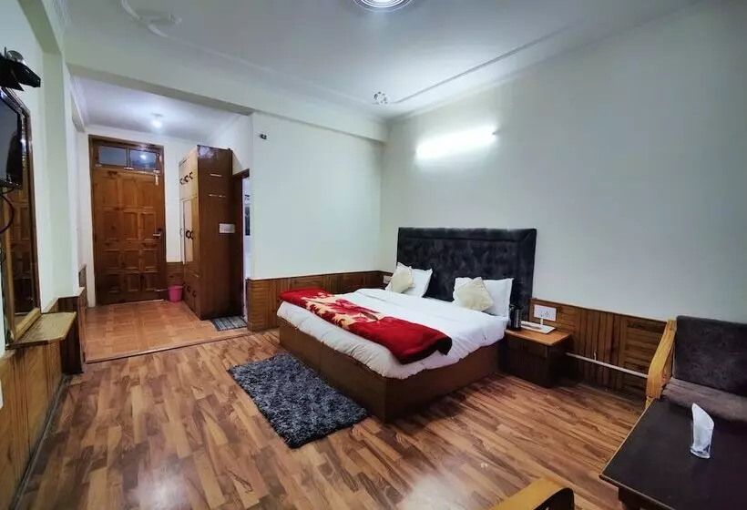 Hotelli Celebriti By Aransh Group