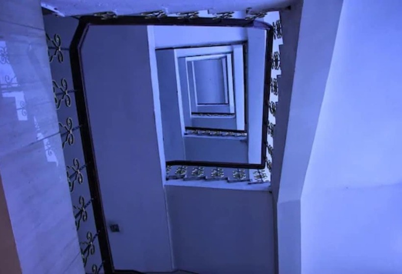 Hotel Goroomgo Blue Moon Guest House Guwahati