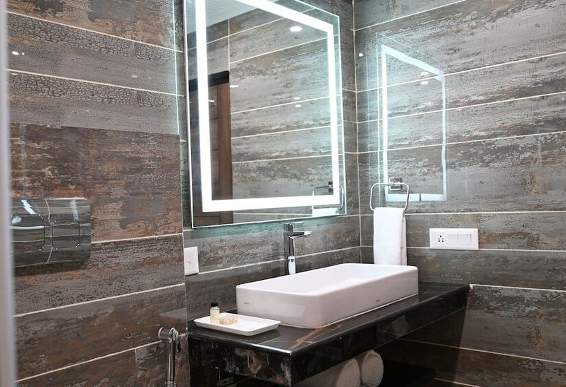 בית מלון כפרי Justa Cliffend Resort & Spa Mashobra