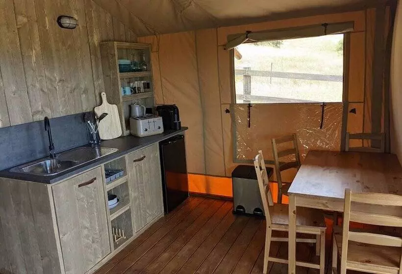 Maaseutuhotelli Maple Park