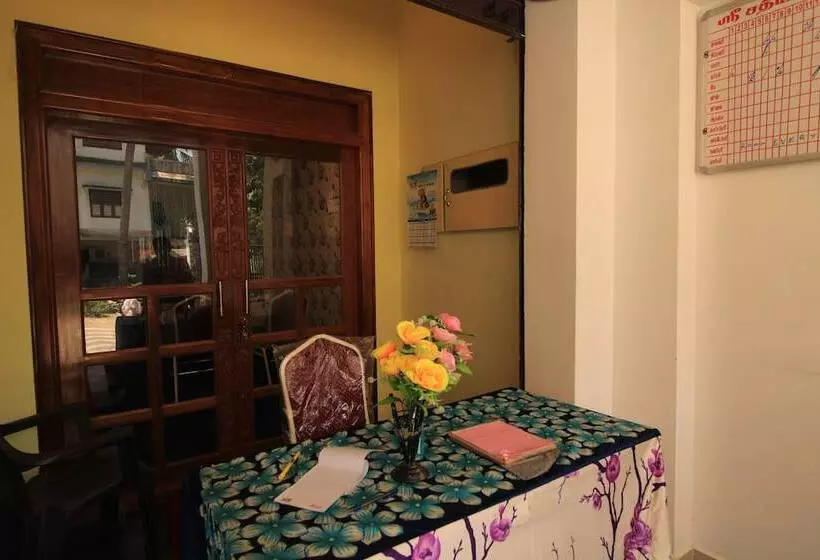 Hotelli Sri Sathiya Sai Residency