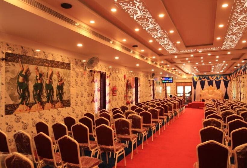 בית מלון כפרי Sri Sathiya Sai Residency