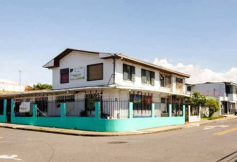 In The Wind Hostel And Guesthouse