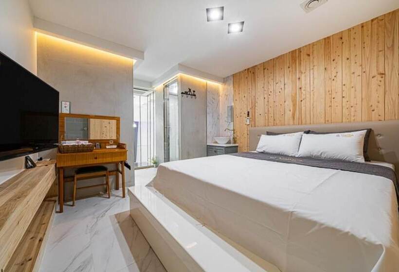 Pensjonat Hadong Yegrina Pool Villa