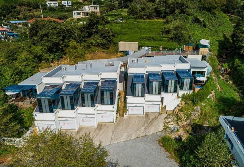 Pensjonat Hadong Yegrina Pool Villa