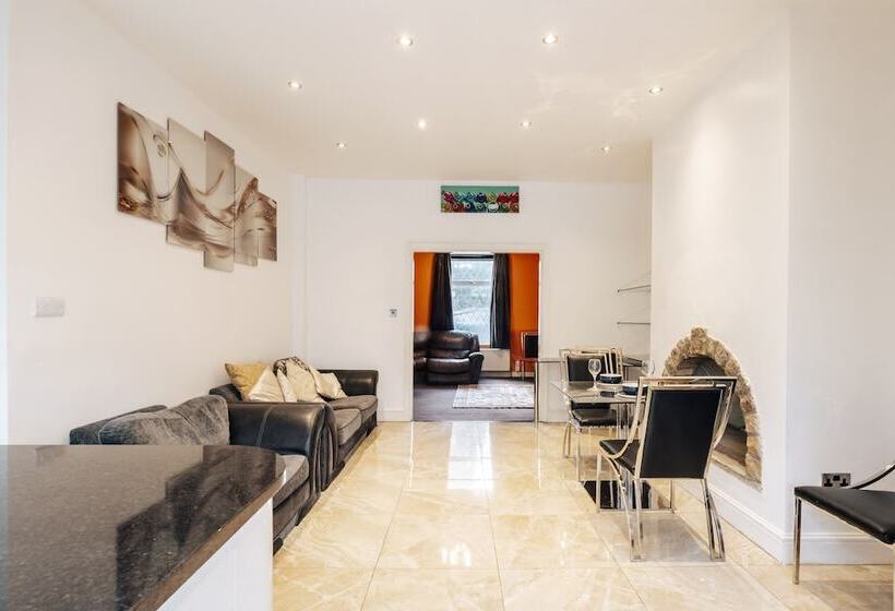 پانسیون Luxury Town House