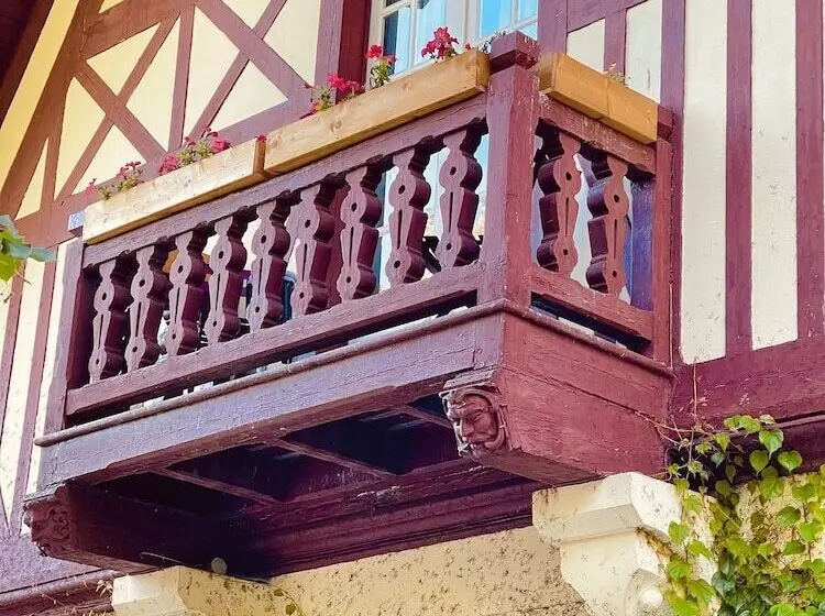 Majatalo Marquise Barbot