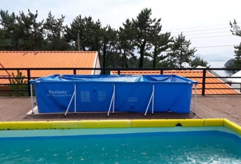 פנסיון Namhae Healing Island Glamping