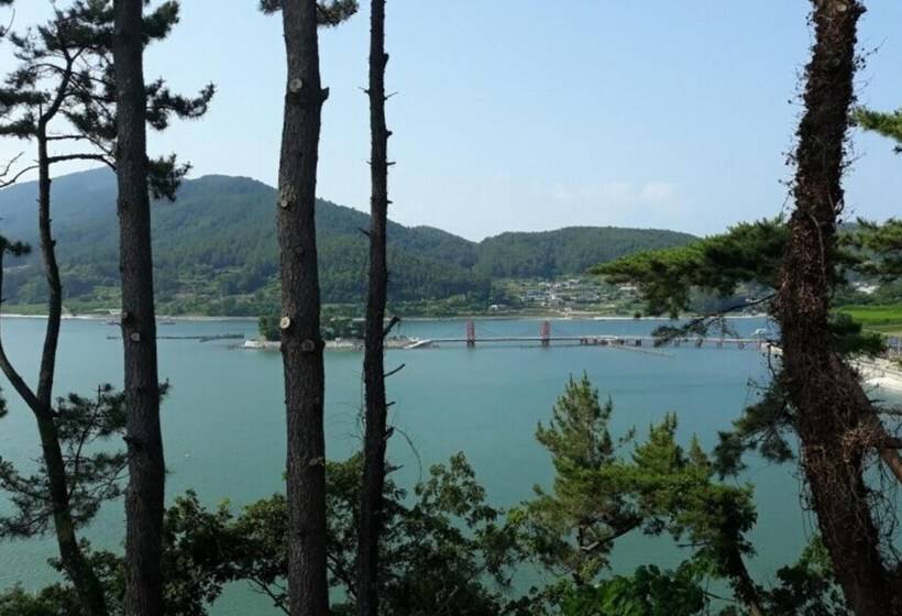פנסיון Namhae Healing Island Glamping