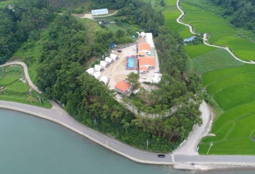 פנסיון Namhae Healing Island Glamping