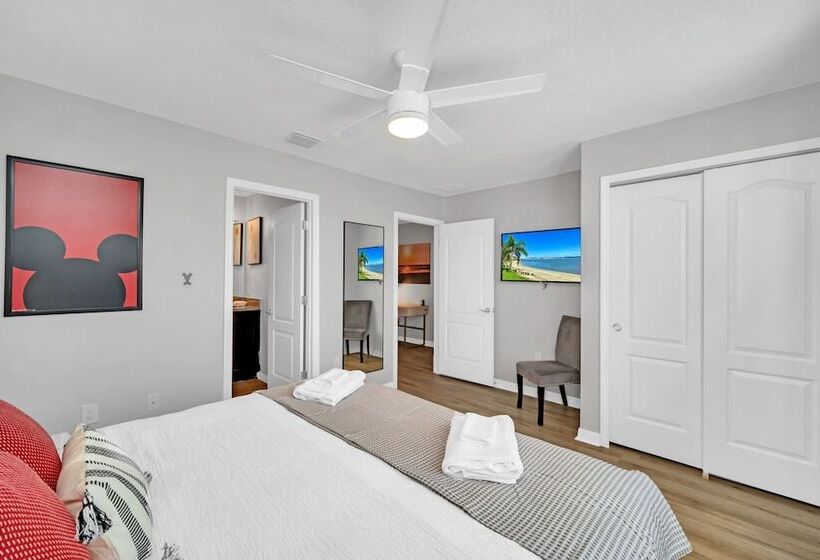 Stunning Modern Family Villa, Pool & Jacuzzi With Private View, Themed Bedrooms!