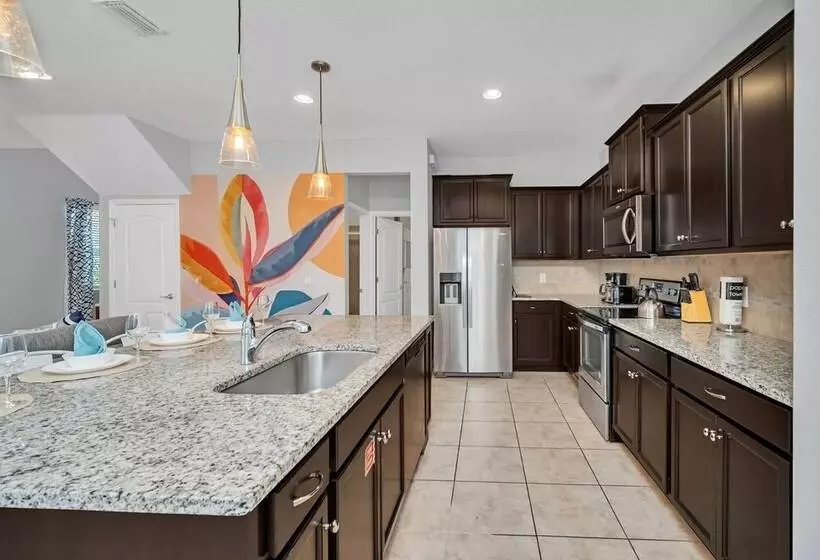 Stunning Modern Family Villa, Pool & Jacuzzi With Private View, Themed Bedrooms!