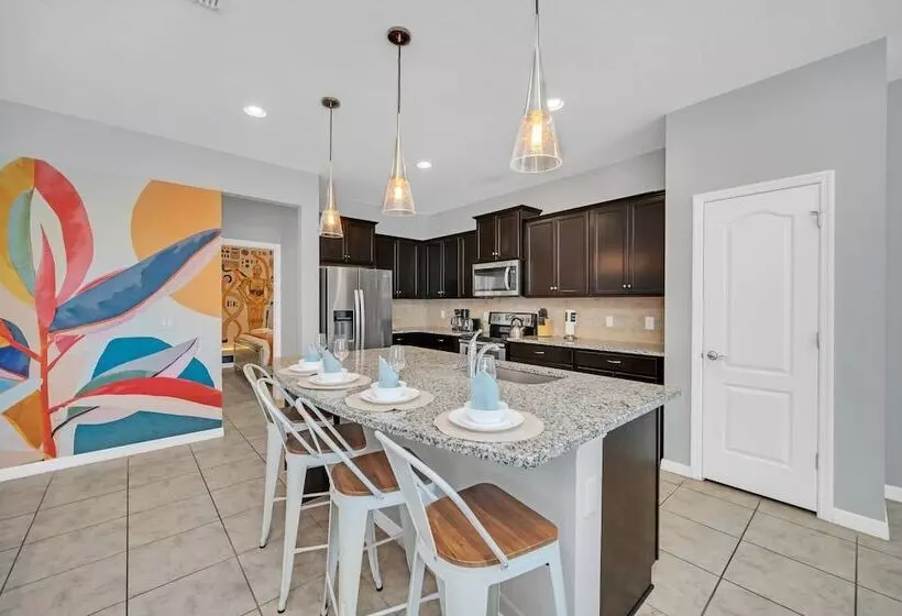 Stunning Modern Family Villa, Pool & Jacuzzi With Private View, Themed Bedrooms!