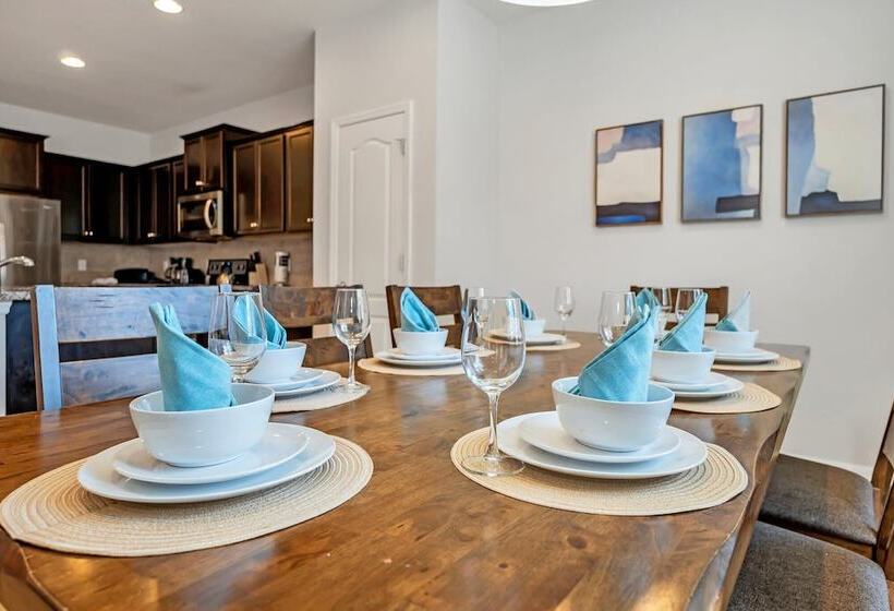 Stunning Modern Family Villa, Pool & Jacuzzi With Private View, Themed Bedrooms!