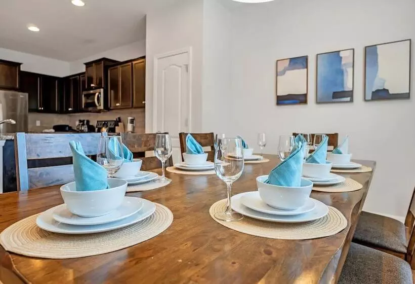 Stunning Modern Family Villa, Pool & Jacuzzi With Private View, Themed Bedrooms!