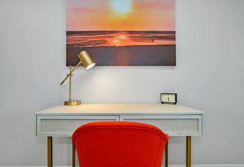 Stunning Modern Family Villa, Pool & Jacuzzi With Private View, Themed Bedrooms!