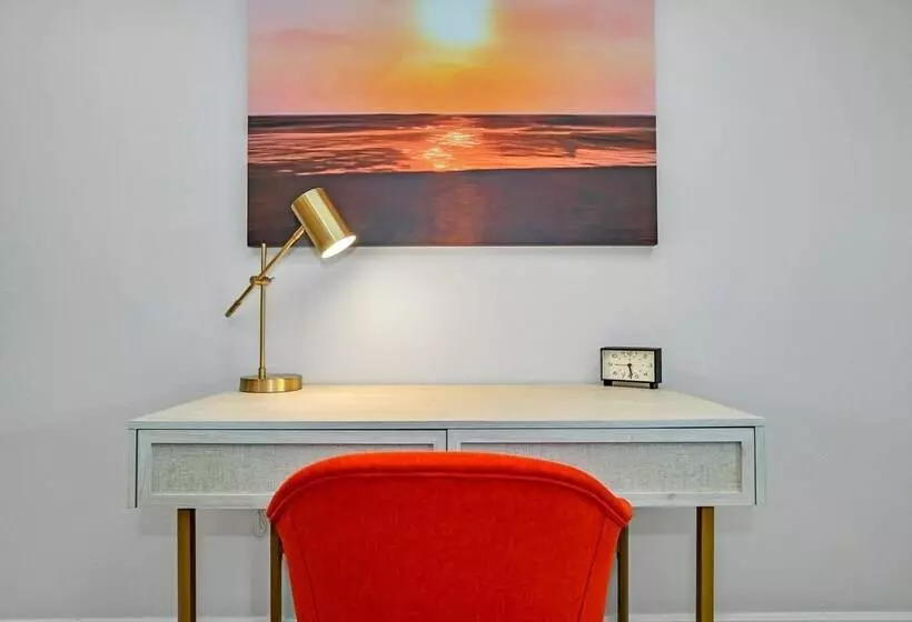 Stunning Modern Family Villa, Pool & Jacuzzi With Private View, Themed Bedrooms!