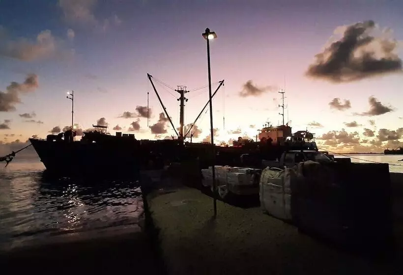 تختخواب و صبحانه Moana Breeze Rangiroa   Rental Car Included   Air Conditioning   Wi Fi