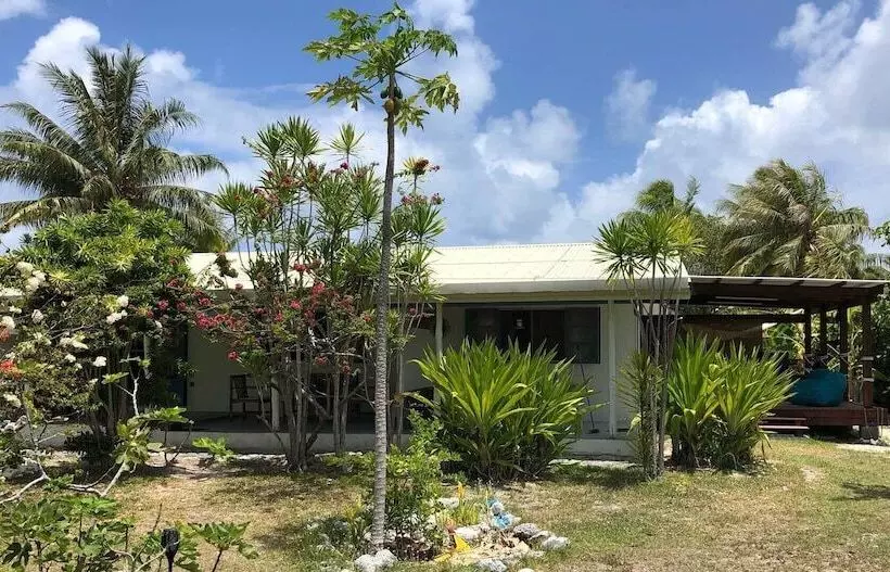 تختخواب و صبحانه Moana Breeze Rangiroa   Rental Car Included   Air Conditioning   Wi Fi