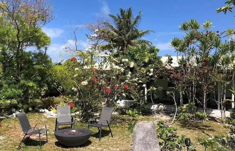 تختخواب و صبحانه Moana Breeze Rangiroa   Rental Car Included   Air Conditioning   Wi Fi