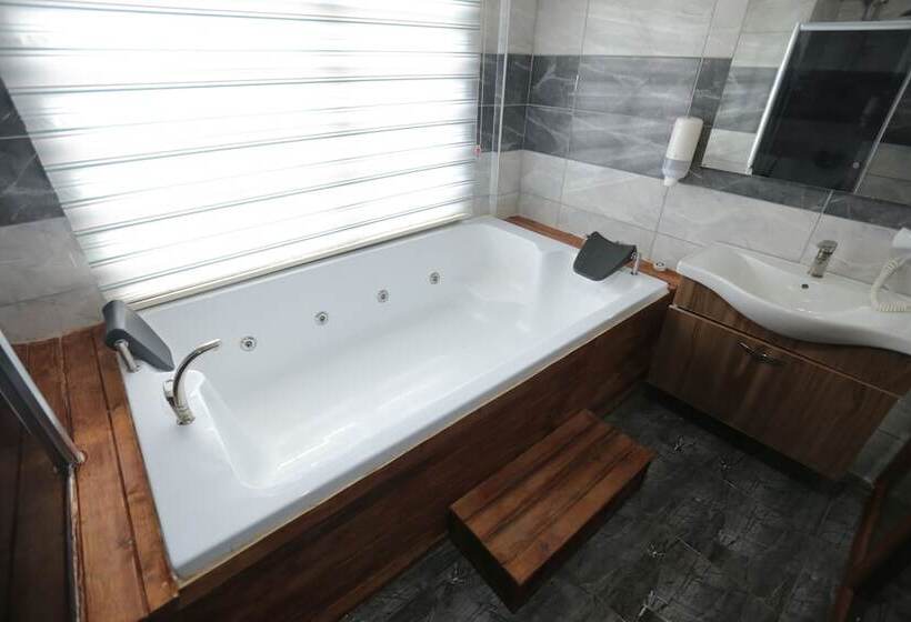 Hotel çeli̇k Resort