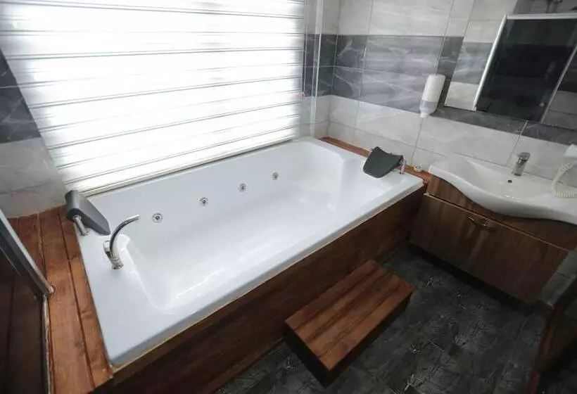 Hotelli çeli̇k Resort