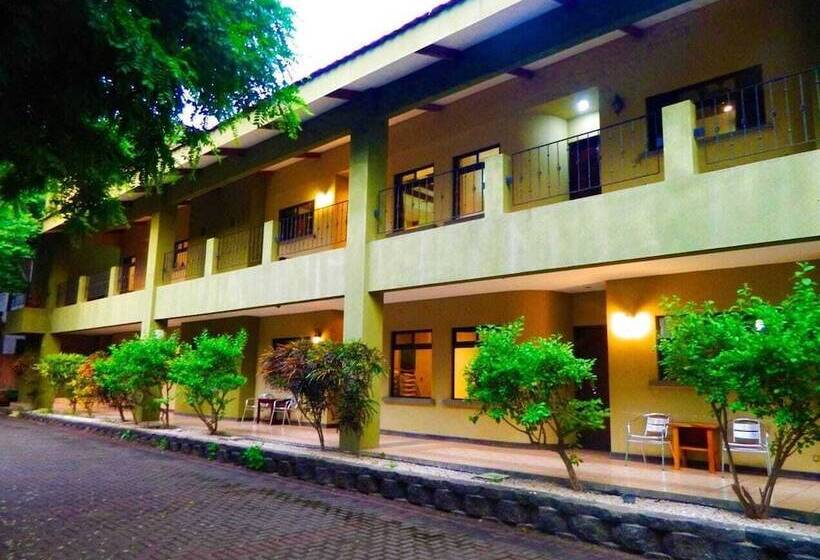 هتل Coco Heights Condos