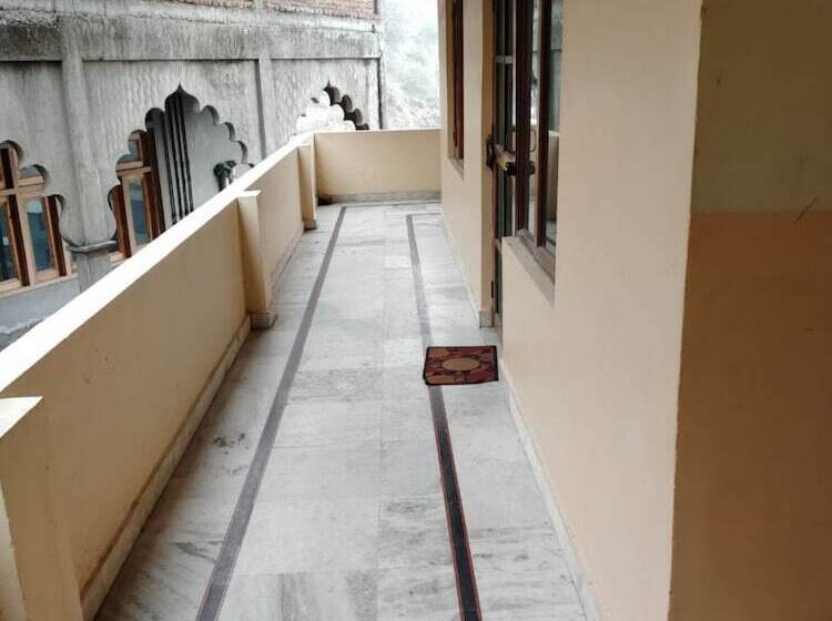 Hotel Goroomgo Shah Guest House Nainital