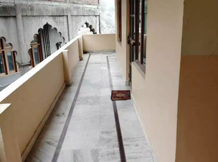 هتل Goroomgo Shah Guest House Nainital