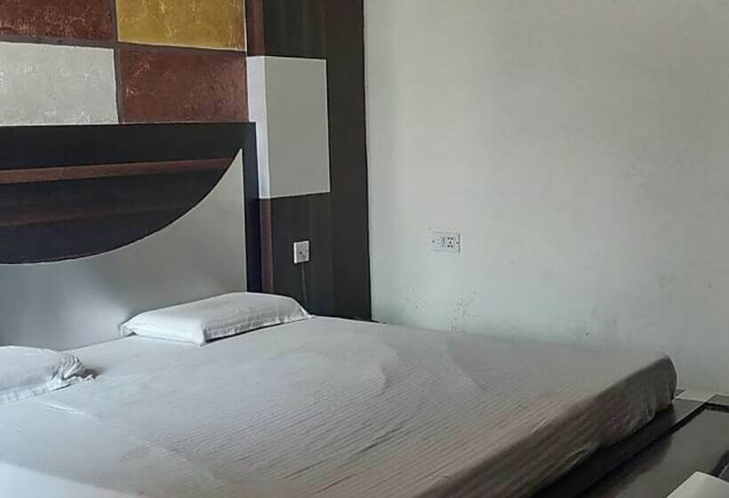 호텔 Goroomgo Shakuntala Katra