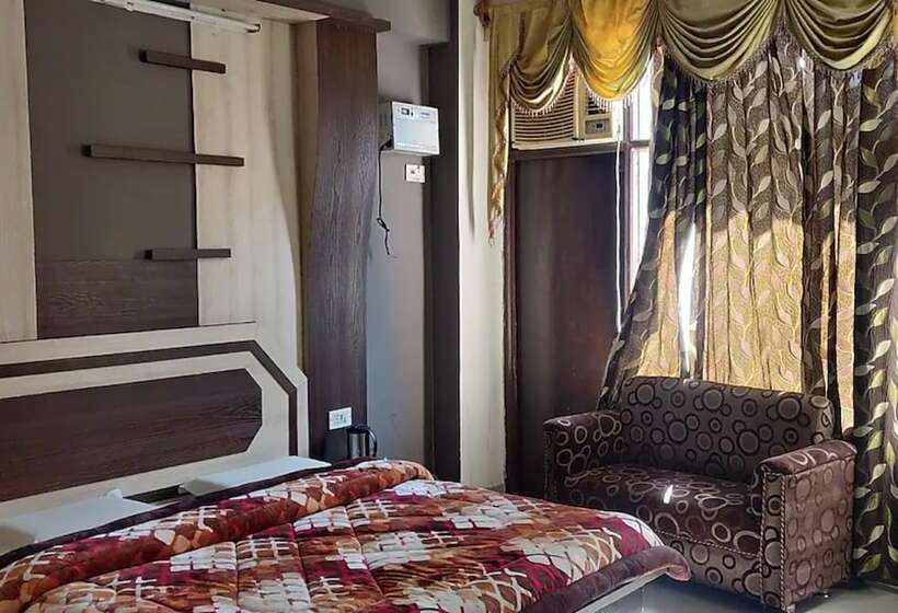 호텔 Goroomgo Shakuntala Katra