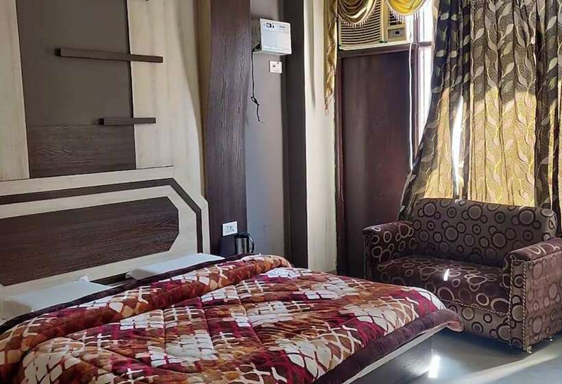 호텔 Goroomgo Shakuntala Katra