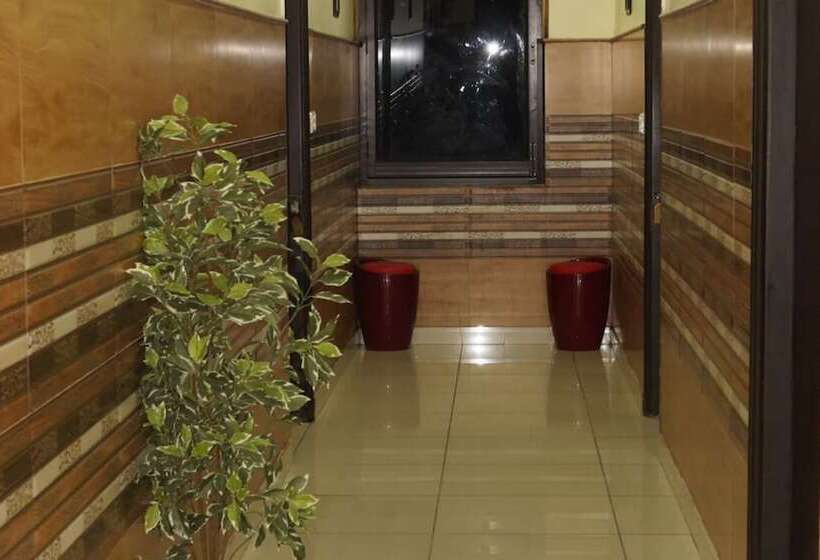 호텔 Goroomgo Shakuntala Katra