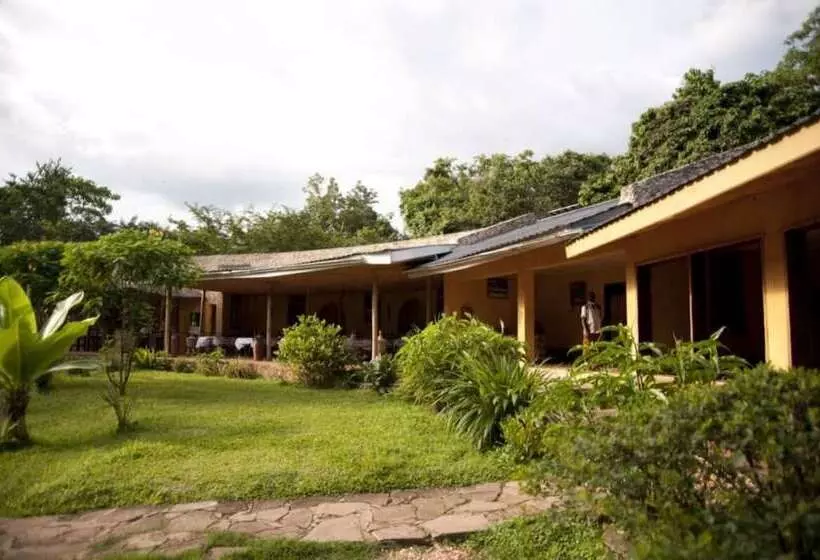 هتل Primate Lodge