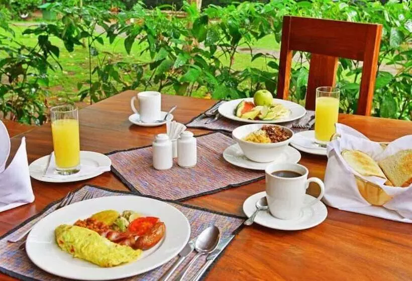 هتل Primate Lodge