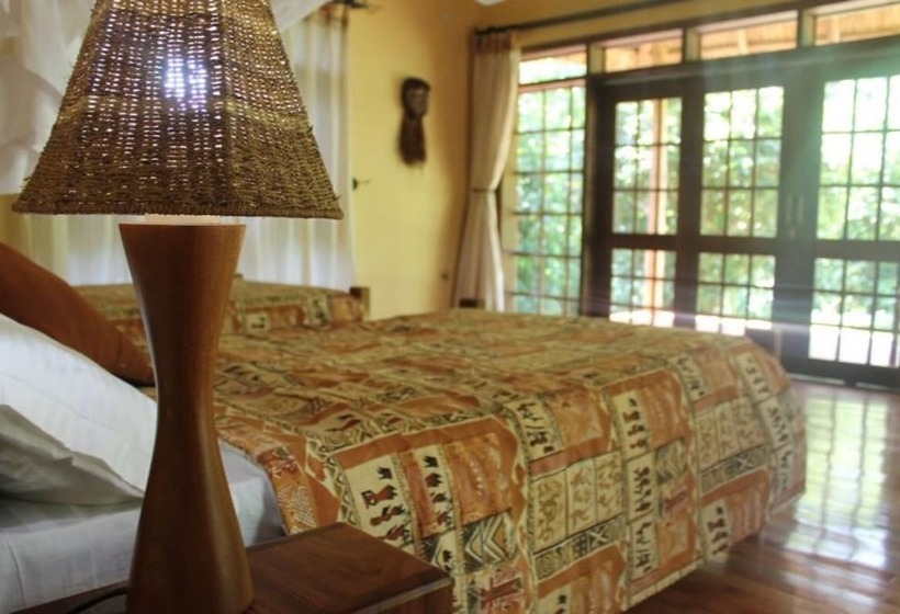 هتل Primate Lodge