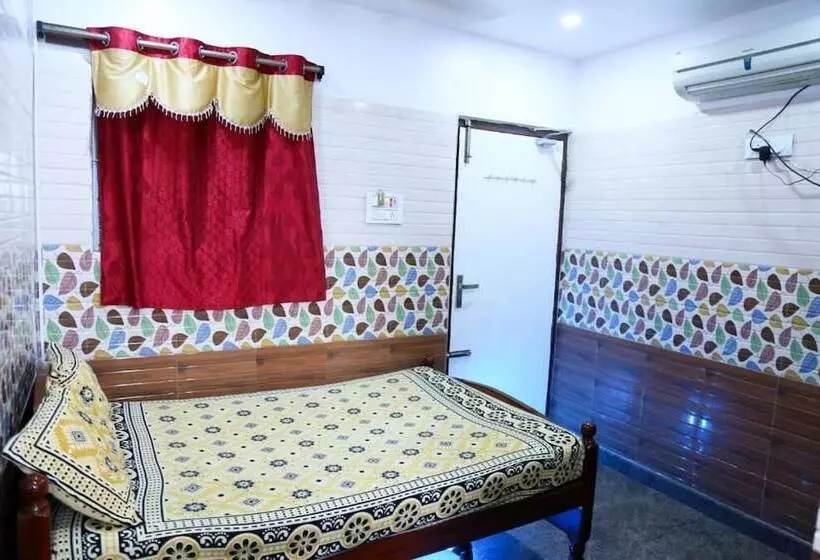 Hotelli Sri Mahalakshmi Deluxe Lodge