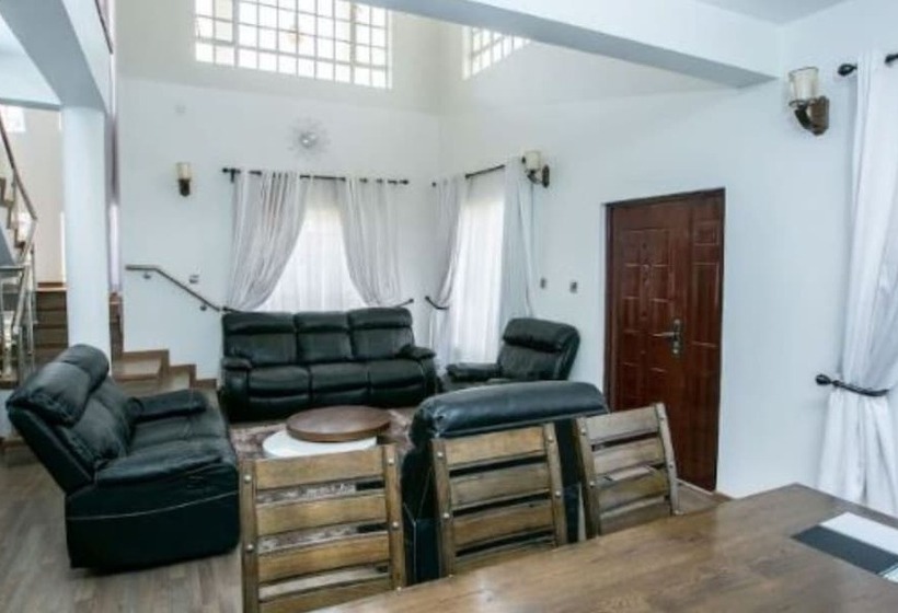 هتل Yard Valley Manor