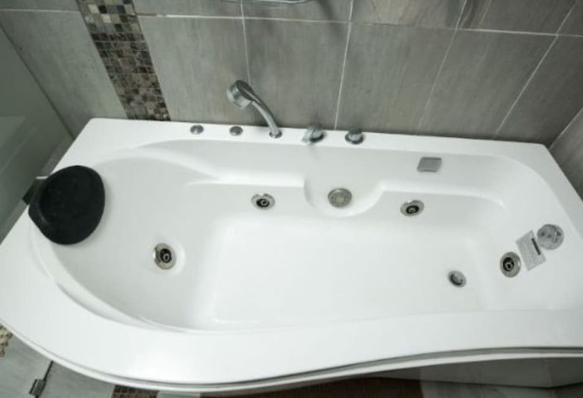 هتل Yard Valley Manor