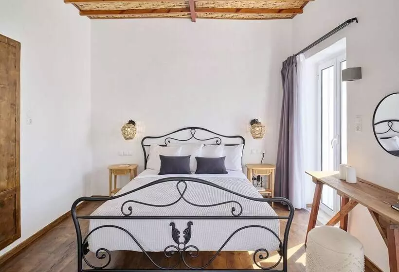 اقامتگاه Psathi Beach House