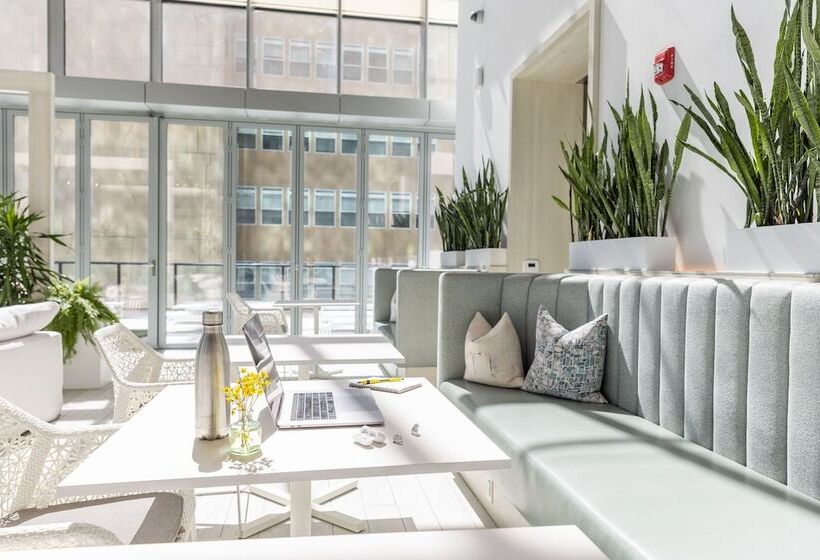 Sentral Michigan Avenue