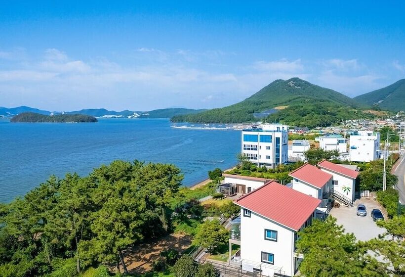 Yeosu Hi Mom Kids Family Pension Black